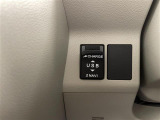 【アクセサリーソケット(電源ソケット)】電源からケーブルをつなげば、スマートフォンなどの電子機器の充電などを行うことができます!ゲーム機器や、カメラの充電にも便利ですね。