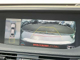■苦手な人が多い駐車場での車庫入れや狭い道でも大丈夫です/クルマの前後左右にカメラを設置してモニターで表示してくれるため、運転席から見えにくい場所を映し出してドライブをサポートします!