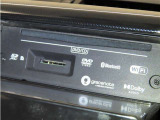 CD&DVDが再生可能です。SDカードスロットも装備しています。