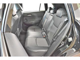 中古車をキレイで気持ちよくお乗りいただけるよう、エンジンルームからシートを外した洗浄まで、目に見えない部分も徹底的に洗浄しています!