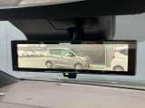 後方ピラーや荷物、後席の同乗者やガラスのくもりなど、視界が妨げられた場合でも、後方カメラからの映像で安全を確認することができます。
