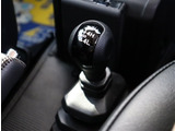 『1台』のお車に対して、3名体制で日々議論を重ね仕入れを行っております。