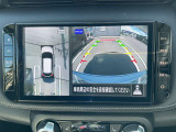 空から見ているような視点で周囲が確認できるアラウンドビューモニター、進行方向周辺の移動物を感知する”MOD”機能付きで安心です。