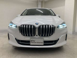 【キドニーグリル】BMWは約90年もの間、ほぼ全ての車両にひと目でBMWだと分かるこの特徴的なフロントグリルが備えられ、デザイン・アイコンとして親しまれてきました。