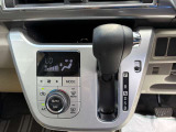 「オートエアコン」が付いてます。一年中快適な室内を提供!車内温度を設定すると、風量を自動で調整してくれます!