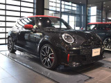 日本全国ご納車可能!遠方のお客様の場合でも車庫証明手続きなど賜ることが可能です。近隣ディーラーでお買い求めいただく場合と差異が無いよう努めさせて頂きます。
