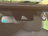 【トヨタセーフティセンス】走行中に前方の車両等を認識し、衝突しそうな時は警報とブレーキで衝突回避と被害軽減をアシスト。より安全にドライブをお楽しみいただけます。