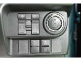 【両側パワースライドドア】スマートキーや運転席のスイッチで後席両側スライドドアの開閉が可能、電動だから力を入れてドアを開ける必要が無く、小さなお子様でも簡単に開け閉めでき快適です