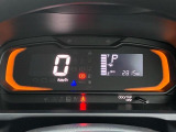 文字が大きく、とっても見やすいメーターです☆ディスプレイがグリーンに光ると、燃費の良い運転をしている証拠です(*^_^*)