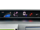 センターメーターを採用しております^^視線の移動が少なく、より安全な運転ができますね!