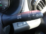 ハイビームアシストは先行車や対向車のライトや路周辺の明るさに合わせてハイ/ロービームを自動で切り替えます。手動操作のわずらわしさと切り替え忘れによる先行車や対向車へのうっかりハイビームがなくなります。
