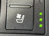 【シートベンチレーション】夏場は涼しい風でお尻や背中の熱やムレを防ぎ、冬はエアコンよりも早く温まってポカポカに!季節を問わず快適に過ごせます。