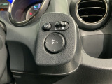 狭い駐車場で便利な電動格納ドアミラーが付いています。