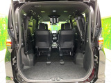 積み下ろしのしやすいデッキにはたっぷりと荷物を積み込んでいただけます。遊びから仕事まで、様々なシーンで頼れます♪