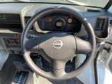 ハンドルは軽やかに回り気持ちよく運転ができます。