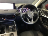 ハンドルも手にしっくり馴染み、握りやすくしっかり車の情報が伝わってきます。