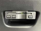 【ETC】有料道路を利用する際に料金所で停止することなく通過できる、ETC車載器(ノンストップ自動料金収受システム機器)が装備されています。セットアップを行うことで利用可能になります。