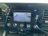 ディスプレイ付CD一体AM/FMラジオ+バックビューモニターがついて、車庫入れもラクラクです。