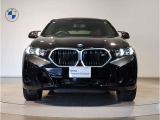 【キドニーグリル】BMWは約90年もの間、ほぼ全ての車両にひと目でBMWだと分かるこの特徴的なフロントグリルが備えられ、デザイン・アイコンとして親しまれてきました。