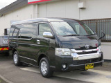 当店展示場では常時50台以上の在庫を展示しており、全車に走行距離及び修復歴を明示しております。長年の実績と経験からお客様に安心と満足をご提供致します。