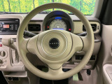 インテリアに合わせたデザインのステアリングは、運転される方のことも考え、運転しやすい形状、大きさです。是非一度、実際に触ってお確かめください。