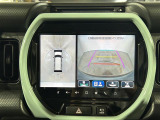 【全方位モニター】まるでクルマを真上から見下ろしたかのような視点で駐車をサポートします!クルマの斜め後ろや真横など、前後左右の4つのカメラの映像が合成されて、モニターに映し出されます。