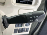 【オートライト】周りの明るさに応じて自動でヘッドライトの点灯・消灯ができる機能です!ライトの付け忘れ・消し忘れなどが無くなり、雨の日や夕方の走行も安心!トンネル通過時も便利ですね♪