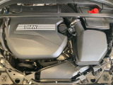 BMWのエンジンは世界的にも認められている高性能エンジンです。レスポンスがよく高回転型の心地よい吹きあがりなど駆け抜ける歓びのキーになる部分でございます。