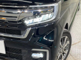【LEDヘッドライト】悪天候や夜間走行時も良好な視界を確保し安心して運転できる高輝度LEDヘッドライトを装備!点灯速度が早く、消費電力も抑えられています。