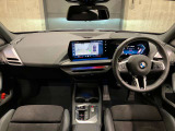 ☆センターパネルを運転席側に僅かに傾けたBMW独特のインパネ☆【駆け抜ける歓び】はここからもスタートしております☆