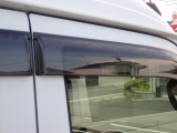 ドアバイザー付いてます!