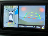 パノラミックビューで車庫入れも安心