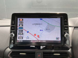 日産オリジナルナビゲーション装着車♪インパネにマッチするデザインに加え、9インチの大画面なので地図が大きく見え、操作性を高めます☆