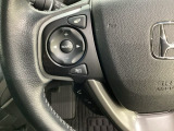ステアリングスイッチがついていますので、オーディオのチャンネル変更、ボリューム、ジャンル変更が操作可能です。ハンドルから手を離さず安全に操作できます。