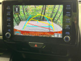 【バックカメラ】駐車時に後方がリアルタイム映像で確認できます。大型商業施設や立体駐車場での駐車時や、夜間のバック時に大活躍!運転スキルに関わらず、今や必須となった装備のひとつです!
