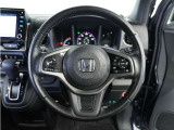 【Honda SENSING】 カメラ等装置で精度の高い検知能力を発揮、安全運転を支援します。ステアリング上のコントローラーに注目!