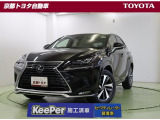 直線的なラインと曲線でエッジの効いたシルエットでSUVの力強さと、都会を駆ける俊敏さを併せ持つ【レクサスNX300】。低燃費と力強い走りを両立させるダウンサイジングターボ搭載です。