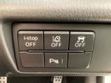 安全装置のスイッチは運転席パネル右下に集約されています。任意で切り替え可能なため状況に合わせてお使いください。