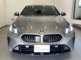 BMW代表的な特徴のキドニーグリル。BMWのすべてのモデルに採用され、BMWらしさを強調しております。