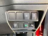 運転席右側には各種スイッチがあります!
