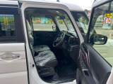 運転席はくつろぎのプライベート空間! 車内をクリーニングしてお待ちしております!
