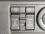 【両側パワースライドドア】スマートキーや運転席のスイッチで後席両側スライドドアの開閉が可能♪電動だから力を入れてドアを開ける必要が無く、小さなお子様でも簡単に開け閉めでき快適です♪