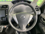 【純正革巻きステアリング】上質な革を使用することで、手にしっかり馴染みとても運転しやすいハンドルです♪