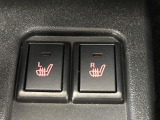【シートヒーター】運転席/助手席共にシートヒーターを装備。季節を問わず快適にドライブできます。