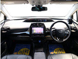 お車選びをお楽しみ頂けるよう、在庫車の展示スペースを十分に確保しております。