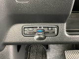 ハンドルの左下にETCがついています。高速道路の料金所の通過も楽々です。 カードの取り出しもしやすい場所についています。