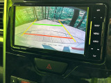 【バックカメラ】駐車時に後方がリアルタイム映像で確認できます。大型商業施設や立体駐車場での駐車時や、夜間のバック時に大活躍!運転スキルに関わらず、今や必須となった装備のひとつです!
