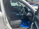 運転席側の電動シートがあり前後上下だけでなく背中側のランバーサポートも調節が出来ます。