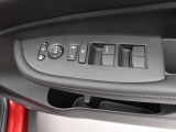 パワーウィンドゥ 運転席ドアスイッチ照明付です。電動格納ミラーも手元でワンモーションで可能です。