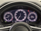 【メーターまわり】ドライバーから見やすい位置にあって安全運転に寄与します。マルチインフォメーションディスプレイでは、クルマに関するたくさんの情報を確認可能。